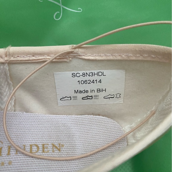 NEW WITH TAGS - GAYNOR MINDEN Pointe Shoes - Picture 5 of 5